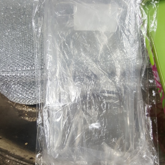 Lilly Pulitzer iphone pink floral phone case💘 Comes with FREE clear phone case - Picture 2 of 5